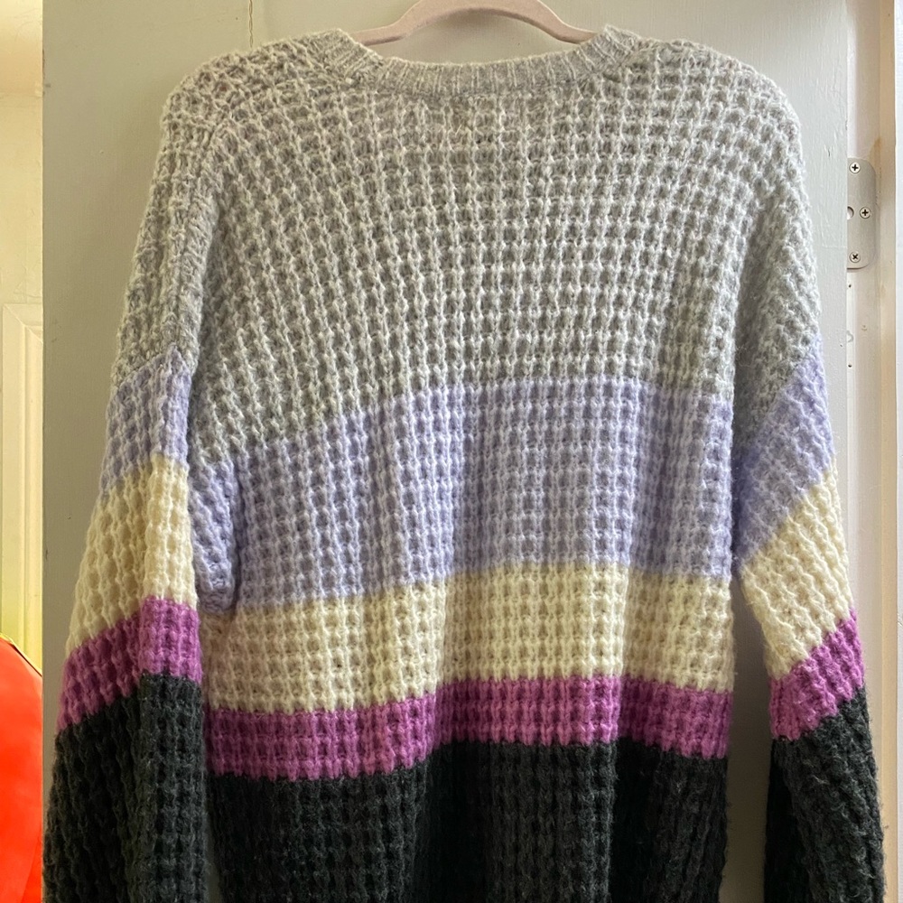 Universal Thread Sweater - Picture 3 of 4